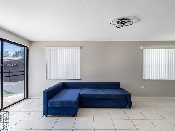 6528 SW 26th St, Miramar FL 33023