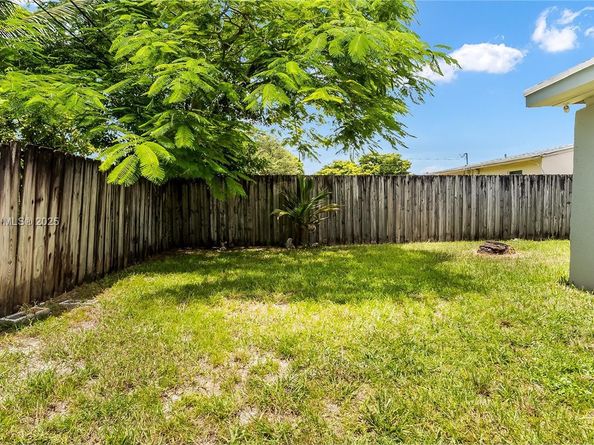 6528 SW 26th St, Miramar FL 33023