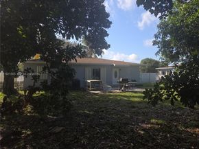 561 NW 190th St, Miami Gardens FL 33169