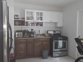 561 NW 190th St, Miami Gardens FL 33169