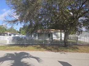 561 NW 190th St, Miami Gardens FL 33169