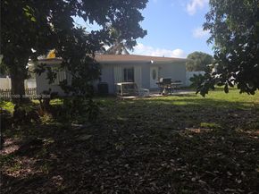 561 NW 190th St, Miami Gardens FL 33169