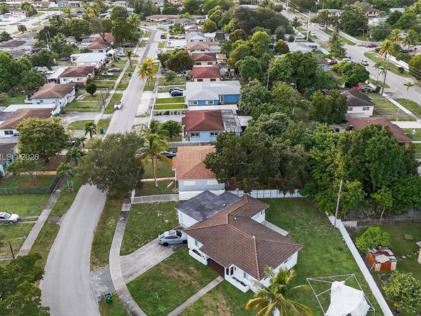 561 NW 190th St, Miami Gardens FL 33169