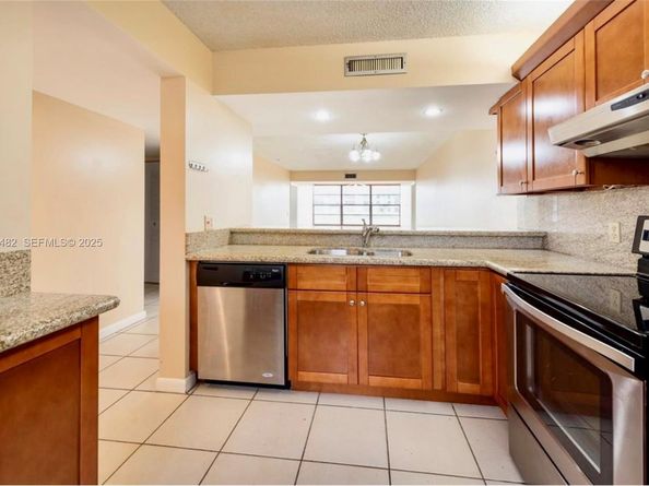 1520 Whitehall Dr 101, Davie FL 33324