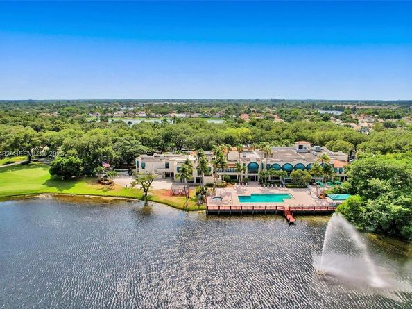 1520 Whitehall Dr 101, Davie FL 33324