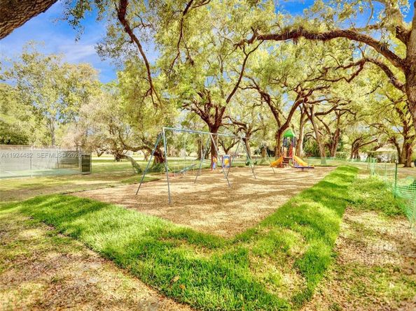 1520 Whitehall Dr 101, Davie FL 33324