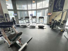 690 SW 1st Ct 1032, Miami FL 33130