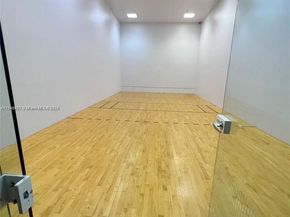 690 SW 1st Ct 1032, Miami FL 33130