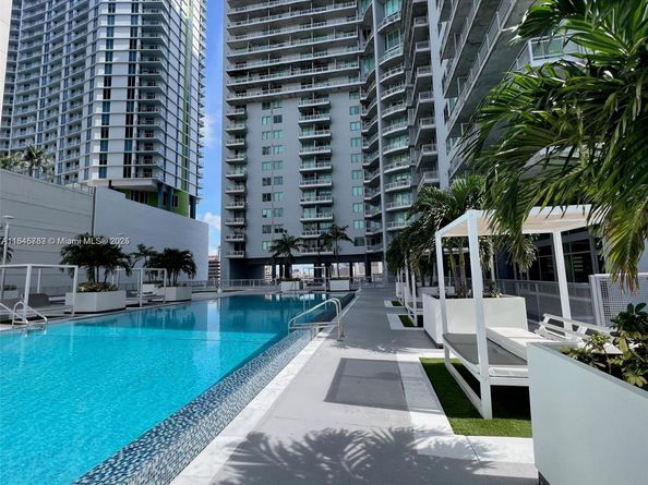 690 SW 1st Ct 1032, Miami FL 33130