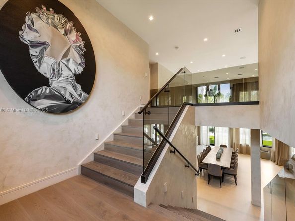 110 Holiday Dr, Hallandale Beach FL 33009