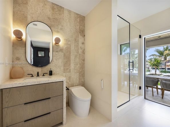 110 Holiday Dr, Hallandale Beach FL 33009