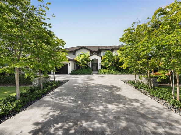 110 Holiday Dr, Hallandale Beach FL 33009