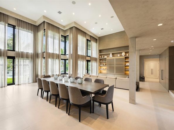 110 Holiday Dr, Hallandale Beach FL 33009