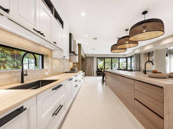 110 Holiday Dr, Hallandale Beach FL 33009