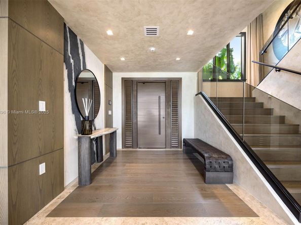 110 Holiday Dr, Hallandale Beach FL 33009