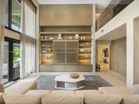 110 Holiday Dr, Hallandale Beach FL 33009