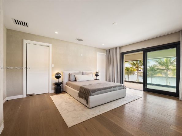 110 Holiday Dr, Hallandale Beach FL 33009