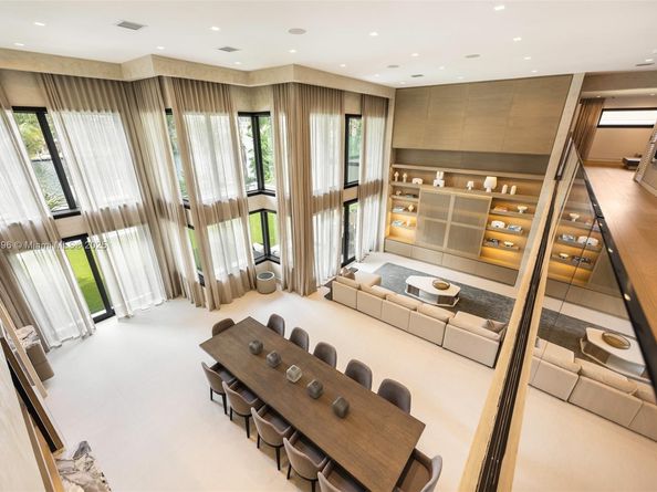 110 Holiday Dr, Hallandale Beach FL 33009