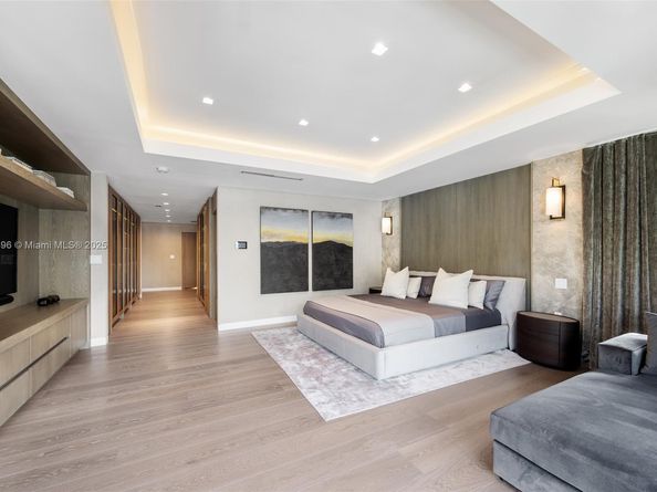 110 Holiday Dr, Hallandale Beach FL 33009