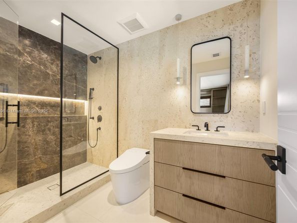 110 Holiday Dr, Hallandale Beach FL 33009