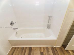 1654 NE 151st St 1654, Miami FL 33162