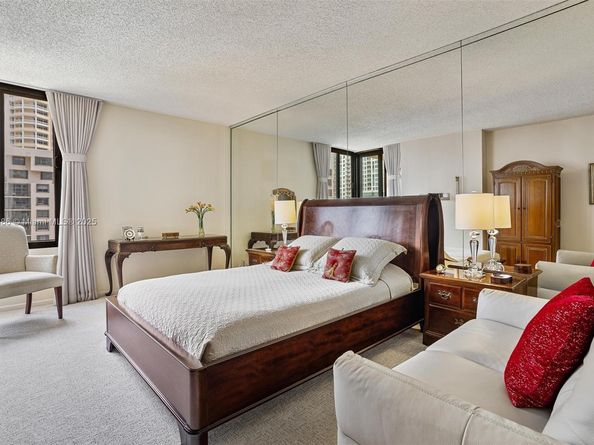 520 Brickell Key Dr A1404, Miami FL 33131