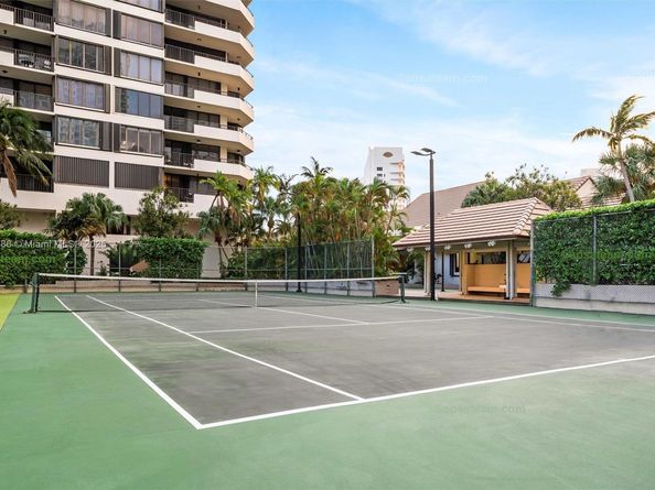 520 Brickell Key Dr A1404, Miami FL 33131