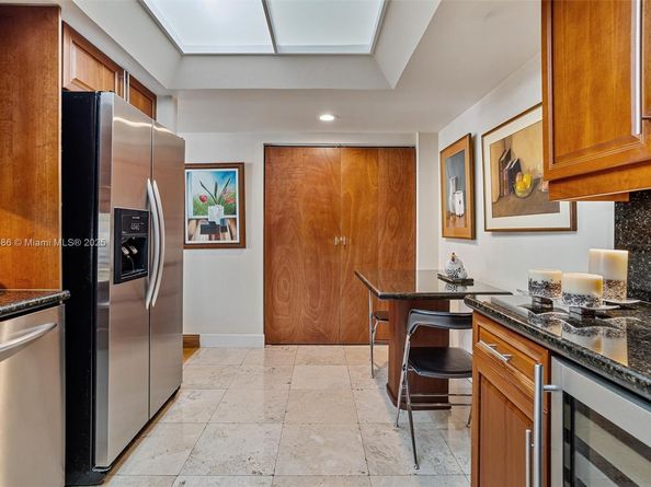 520 Brickell Key Dr A1404, Miami FL 33131