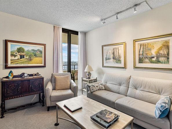 520 Brickell Key Dr A1404, Miami FL 33131