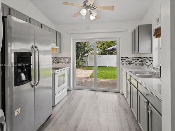 1141 SW 111th Way, Davie FL 33324