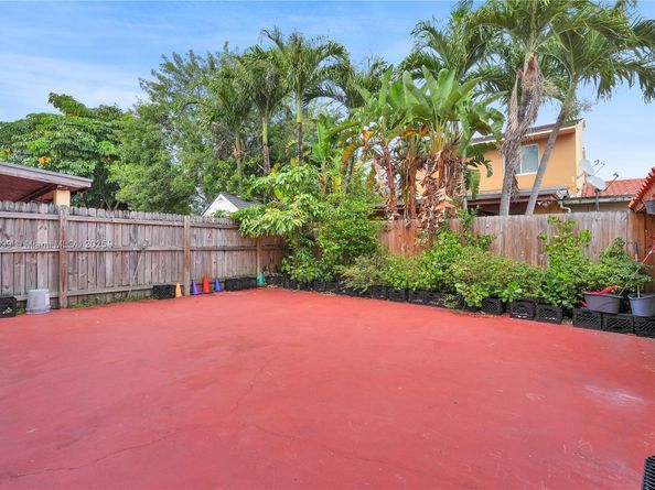 1131 SW 104th Ct, Miami FL 33174