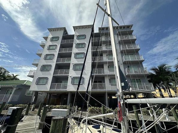 2475 NW 16th St Rd 308, Miami FL 33125