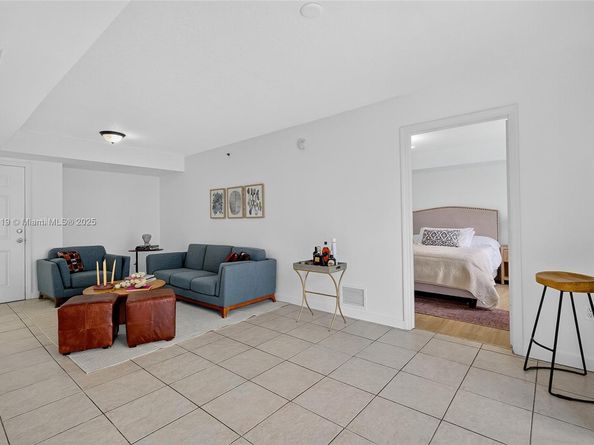 2475 NW 16th St Rd 308, Miami FL 33125