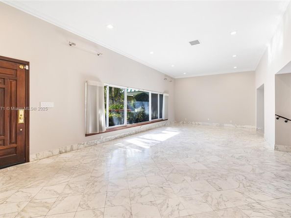 1375 N Biscayne Point Rd, Miami Beach FL 33141