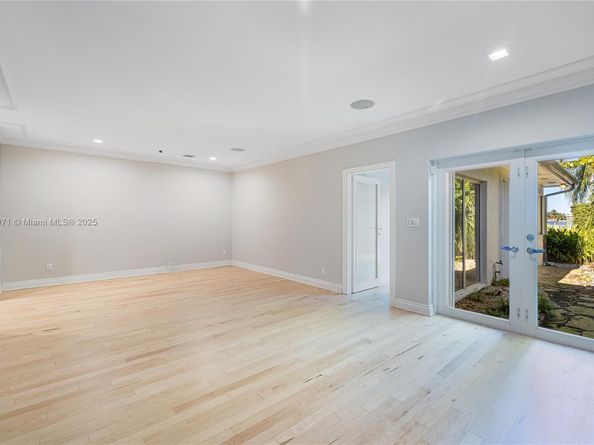 1375 N Biscayne Point Rd, Miami Beach FL 33141