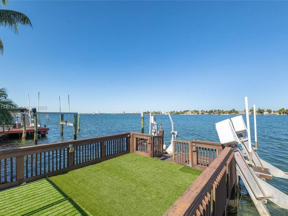 1375 N Biscayne Point Rd, Miami Beach FL 33141