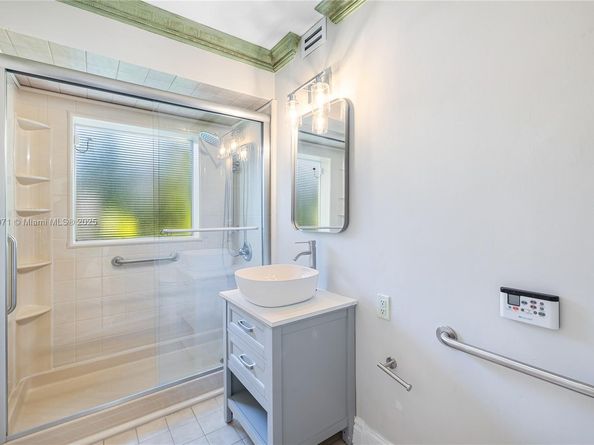 1375 N Biscayne Point Rd, Miami Beach FL 33141