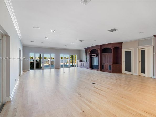 1375 N Biscayne Point Rd, Miami Beach FL 33141