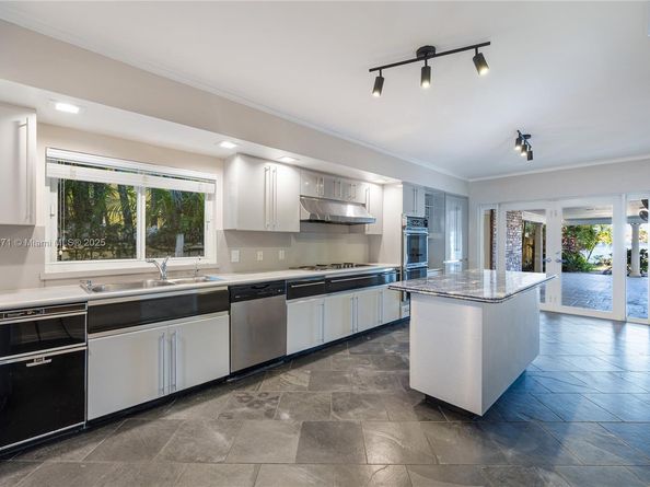1375 N Biscayne Point Rd, Miami Beach FL 33141