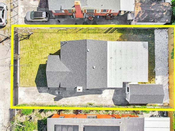 3040 NW 13th Ave, Miami FL 33142