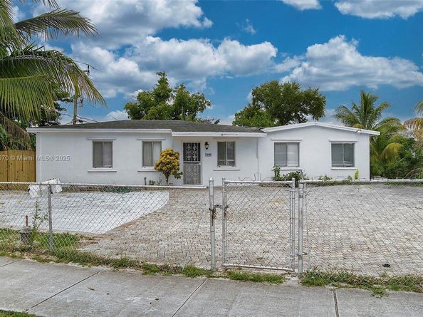 2900 NW 164th St, Miami Gardens FL 33054