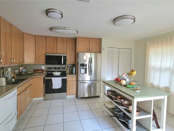8906 SW 113th Place Cir E, Miami FL 33176
