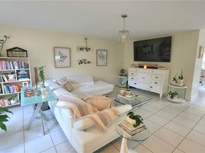 8906 SW 113th Place Cir E, Miami FL 33176