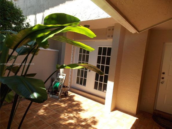8906 SW 113th Place Cir E, Miami FL 33176