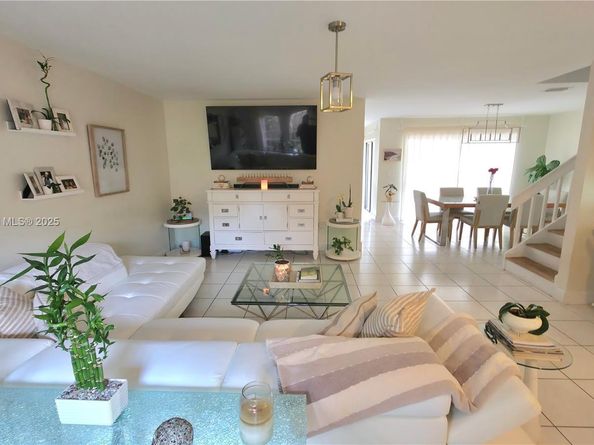 8906 SW 113th Place Cir E, Miami FL 33176