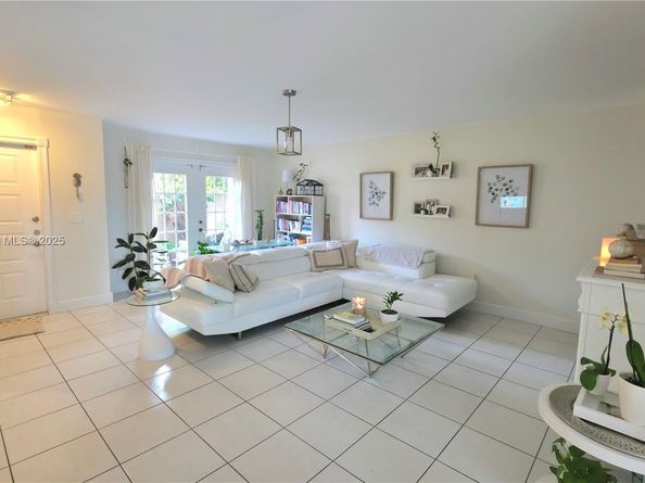 8906 SW 113th Place Cir E, Miami FL 33176