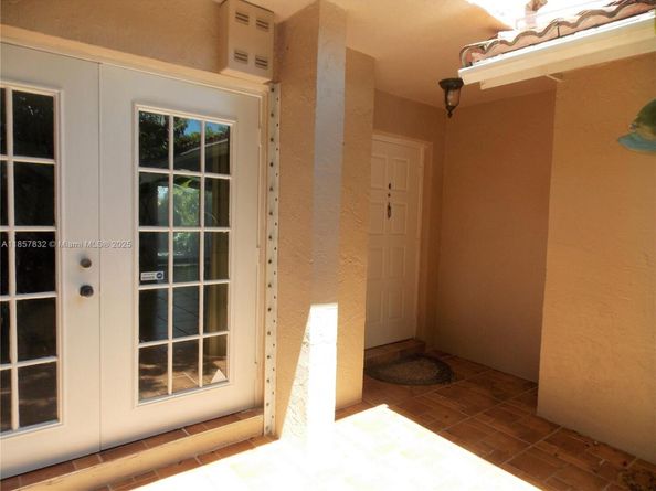 8906 SW 113th Place Cir E, Miami FL 33176