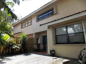 8906 SW 113th Place Cir E, Miami FL 33176
