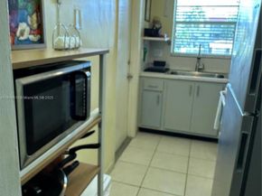 581 Blue Heron Dr 208B, Hallandale Beach FL 33009