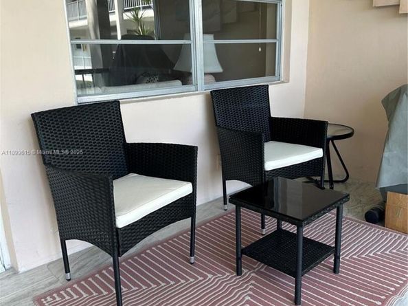 581 Blue Heron Dr 208B, Hallandale Beach FL 33009